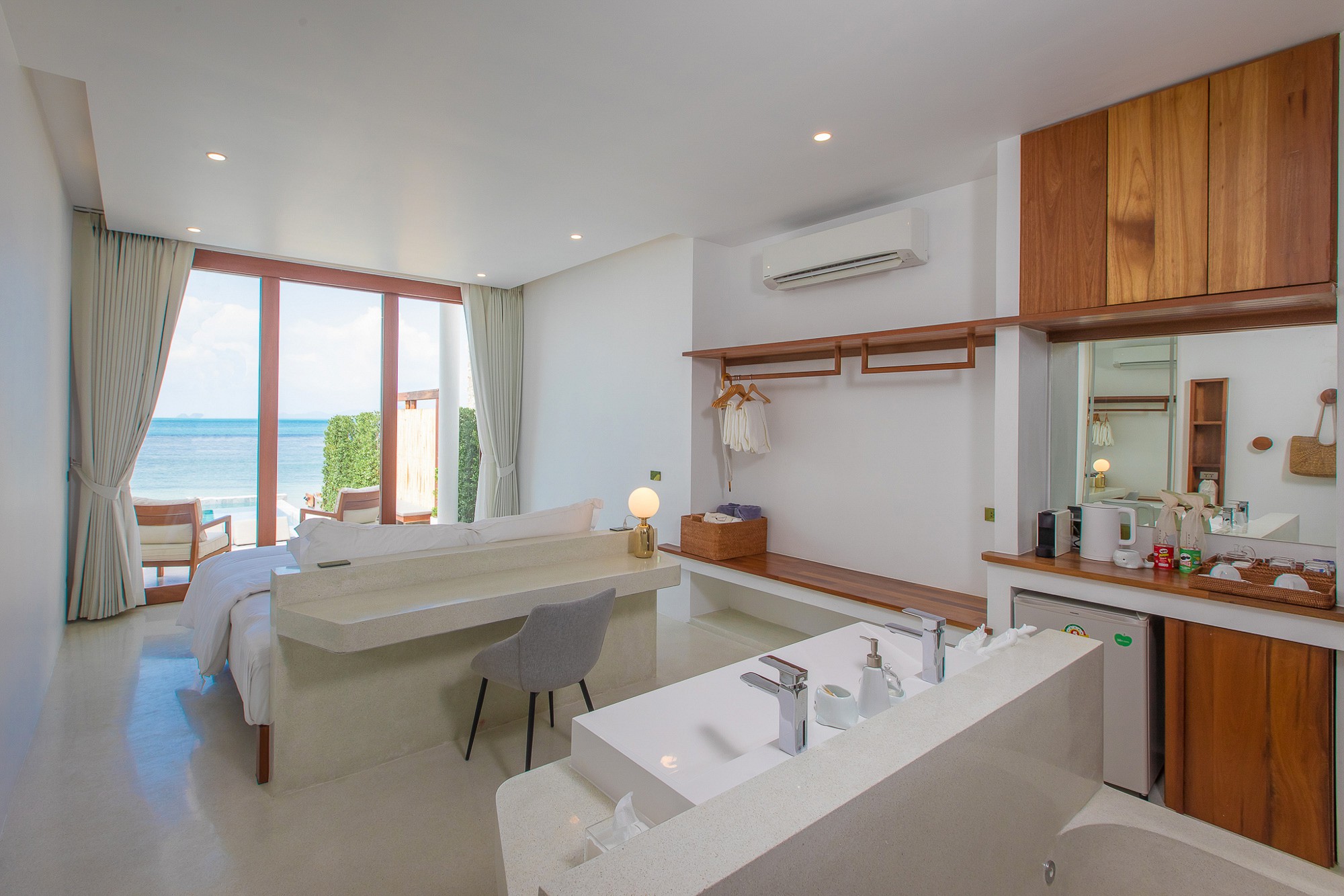 1 Bedroom Beachfront With Private Pool